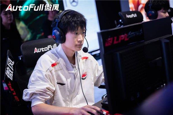 热血落幕 傲风见证AL新王加冕 登顶巅峰！CQ9电子平台入口英雄联盟职业联赛第二赛段(图6)