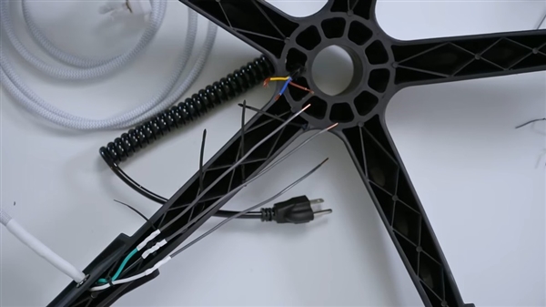 D+RTX 4060塞进电竞椅：一根线即可运行CQ9电子有限公司这椅子不简单！9800X3(图5)